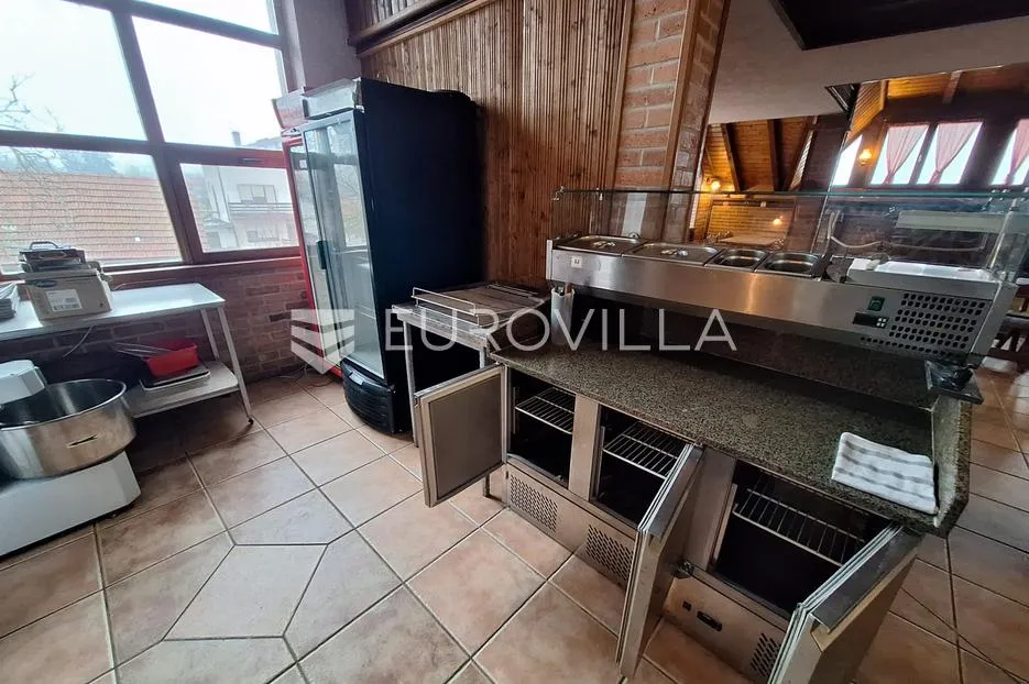 karlovac, poslovni prostor, restoran 300 m², odlična lokacija, sav inventar - slika 11