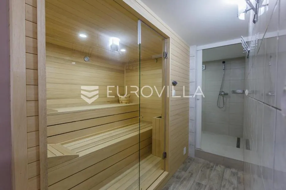 kaštel lukšić, vila s bazenom i pogledom na more - slika 15