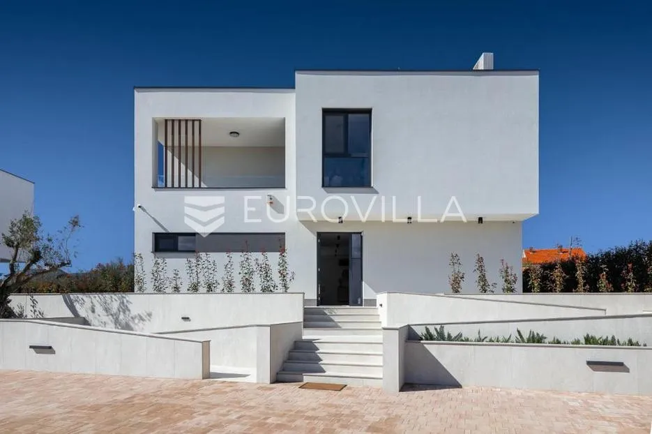 istra, poreč, ekskluzivna moderna vila s privatnim bazenom u blizini mora - slika 46