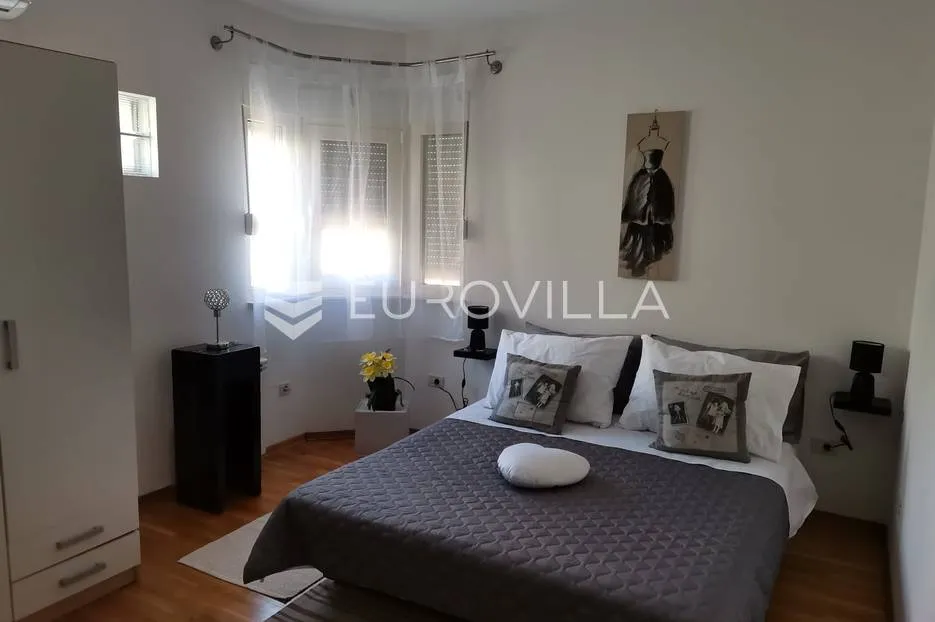 podstrana - prekrasna vila s unutarnjim bazenom - slika 17
