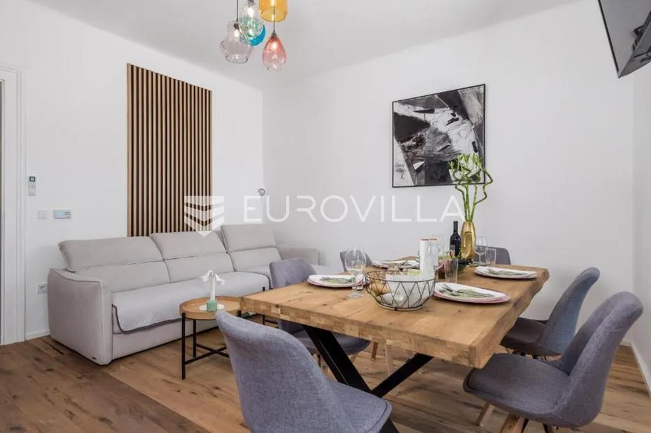 opatija, adaptiran stan 100 m², drugi red do mora, dva balkona - slika 3