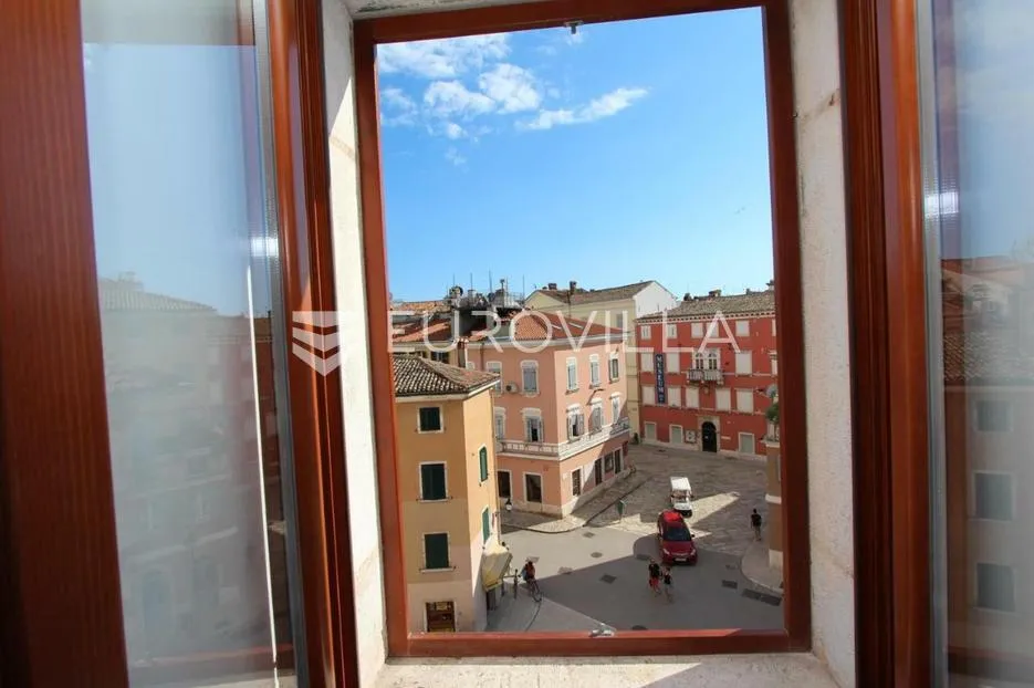 Istra, Rovinj, renoviran stan 59m2 s dvije spavaće sobe u samom centru grada + tavan