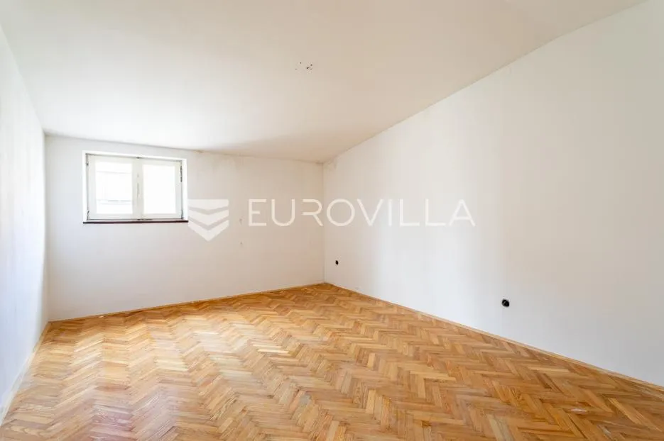 split, manuš, dvosoban stan s velikim potencijalom - slika 20