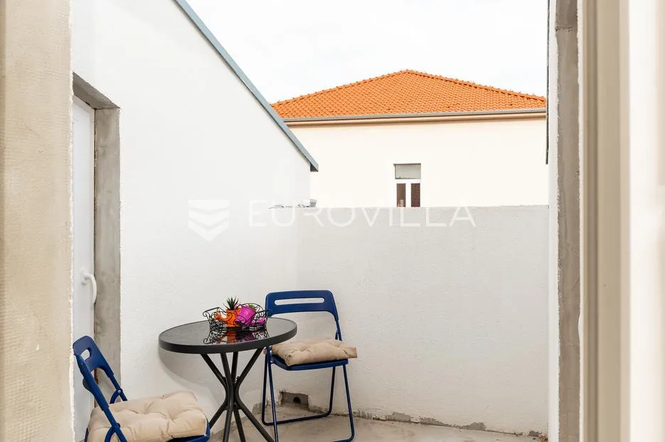 otok ugljan, preko, lijepa kuća s tri stana i pogledom na more - slika 67