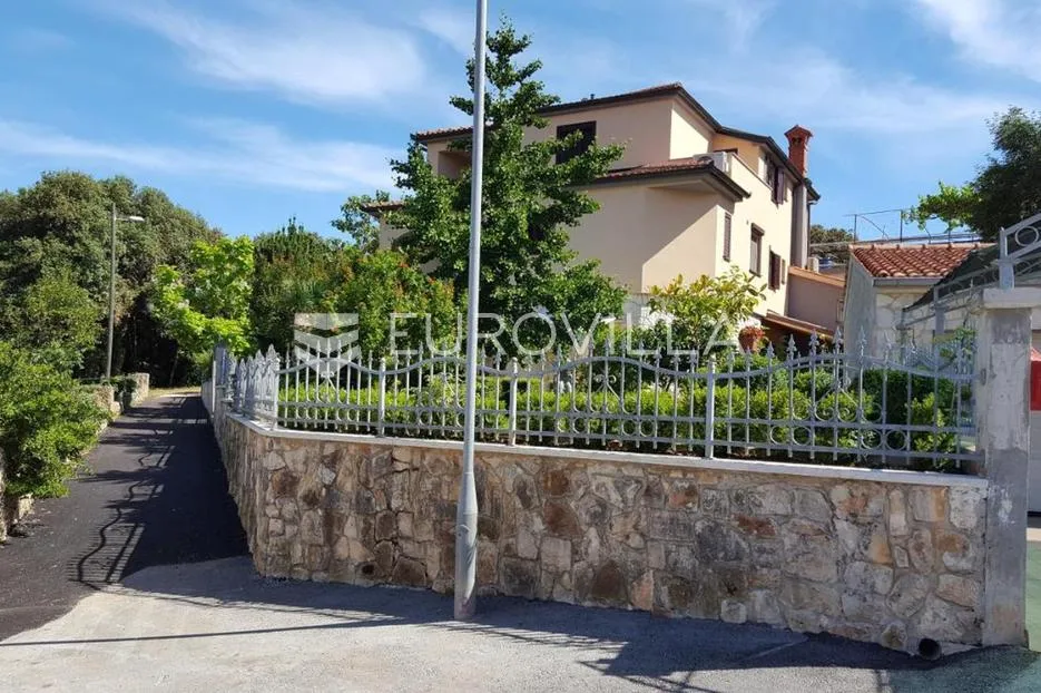 istra, medulin, banjole kvalitetna samostojeća kuća sa 6 stanova nkp 360 m2 u blizini mora - slika 3