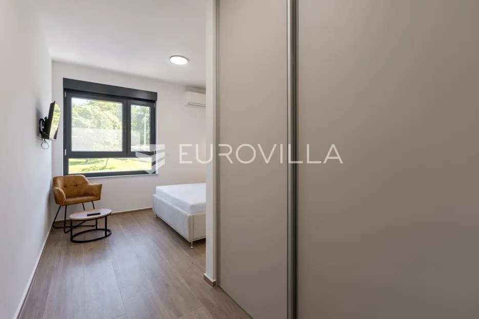 istra, poreč, suvremena kuća s privatnim vrtom, jacuzzijem i saunom - slika 26