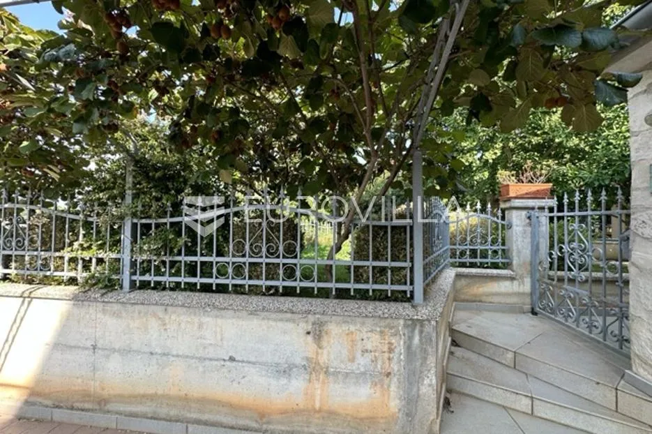 istra, medulin, banjole kvalitetna samostojeća kuća sa 6 stanova nkp 360 m2 u blizini mora - slika 11