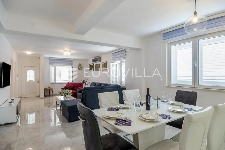 brač, donji humac, tri šarmantna objekta s bazenom na zemljištu od 1780 m² - slika 14