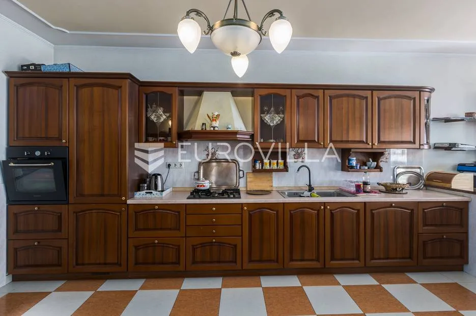 istra, rovinj, apartmanska kuća, 13 stanova, uhodani biznis, odlična prilika - slika 7