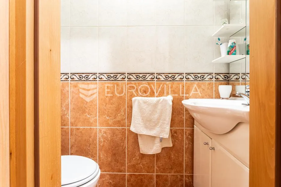 split, mertojak, komforan dvosoban stan u lijepoj zgradi - slika 14