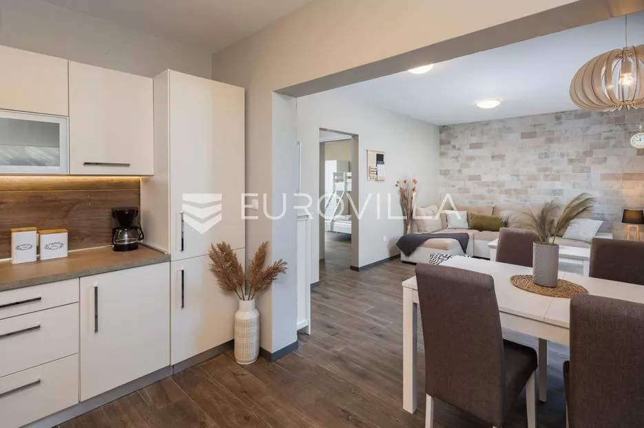 pag prekrasna villa sa pogledom na more 350 m² na 200 metara od mora - slika 37