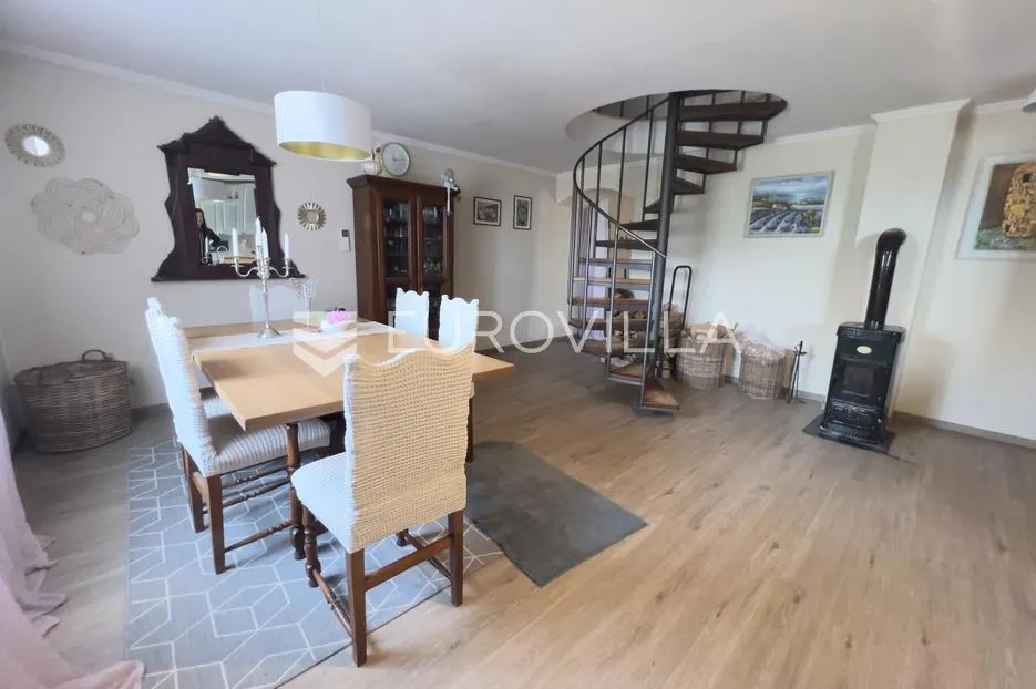 Istra, Novigrad okolica, šarmantan prostrani stan sa terasom, vrtom i malim odvojenim apartmanom - Bužinija, Novigrad