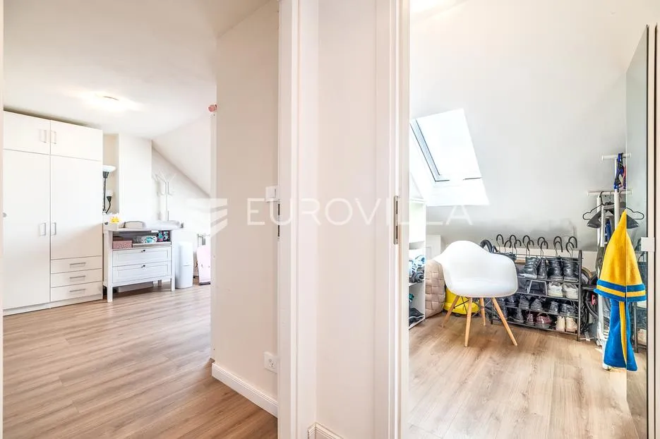 zagreb, dubec, novouređena kuća s dva stana i garažom, 190 m² - slika 9