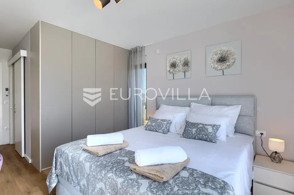 istra, brtonigla, moderna vila s bazenom i jacuzzijem - slika 28