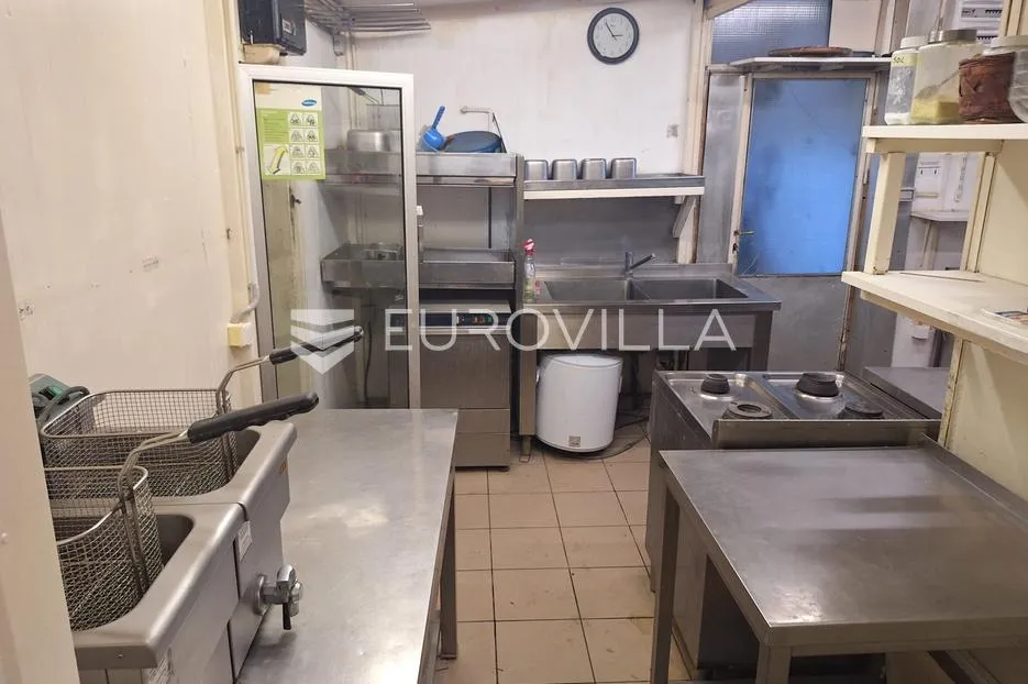 karlovac, banija, poslovni prostor 250 m², odlična lokacija - slika 3