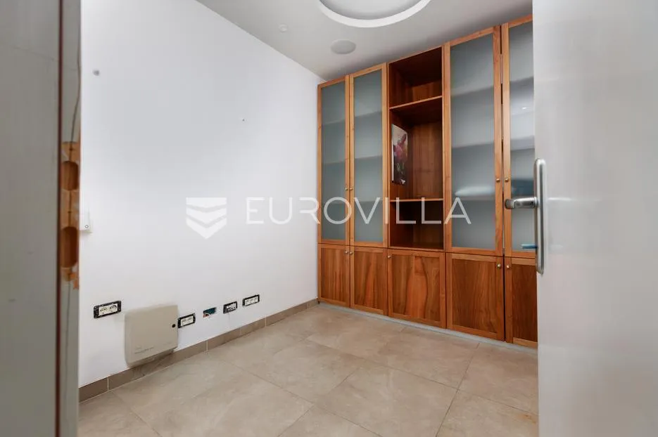 opatija, volosko, reprezentativan poslovni prostor, terasa 100 m² - slika 8
