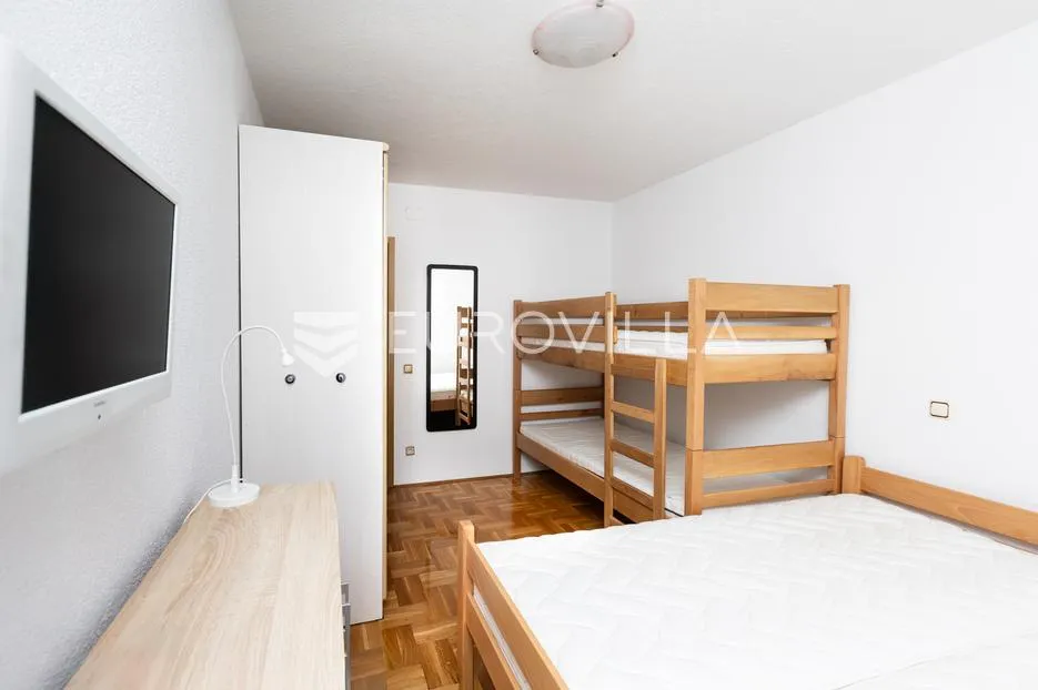 krk, malinska, komforan trosoban stan 80 m², 400 m od mora - slika 12