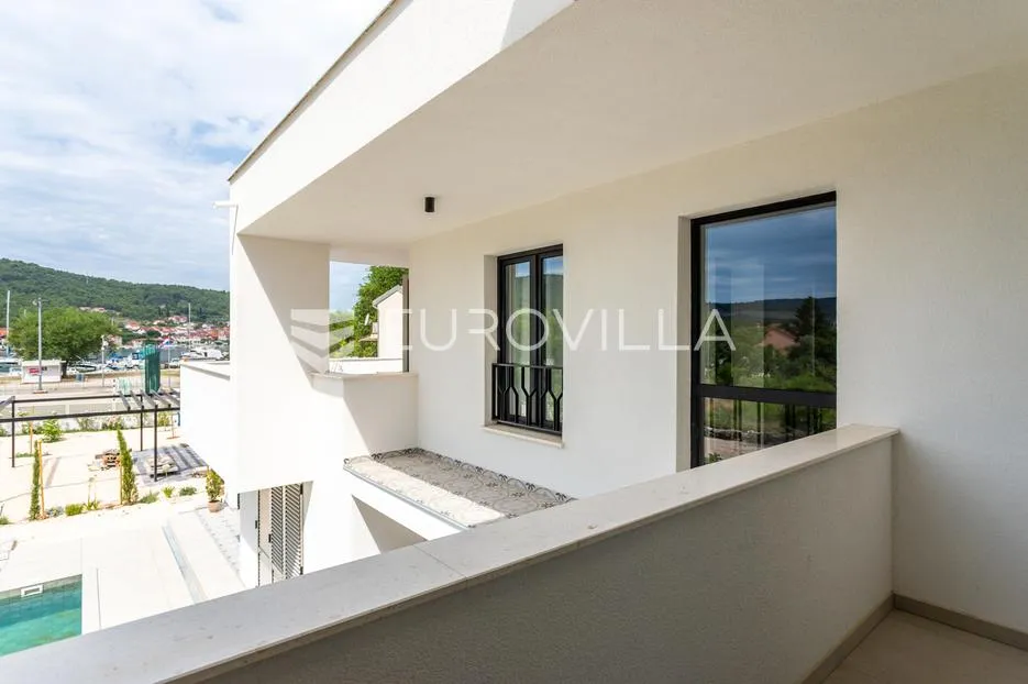 šibenik, luksuzno uređena vila s bazenom - slika 28