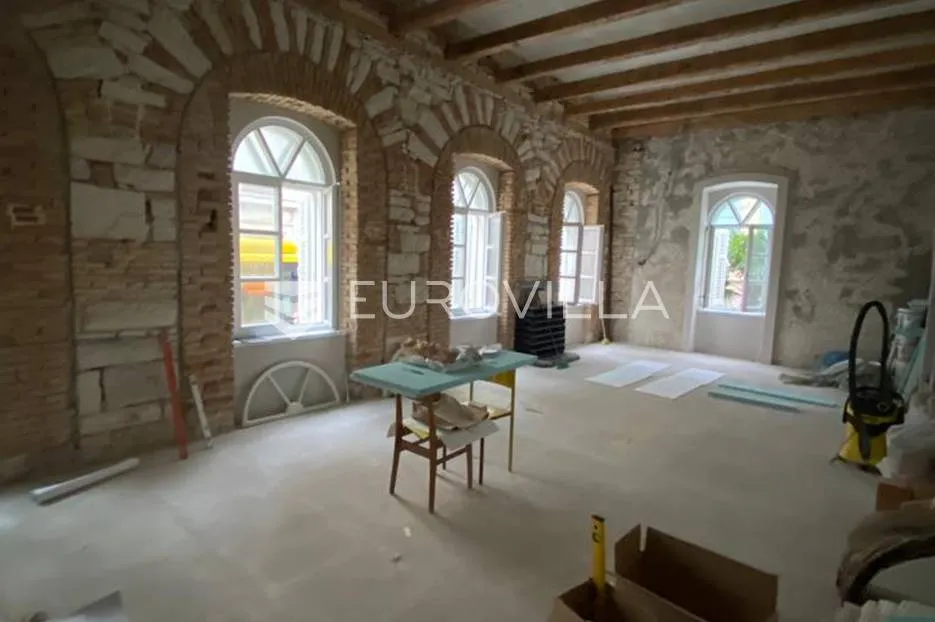 pula, veliki uredski prostor na dvije etaže 300 m2 - slika 17