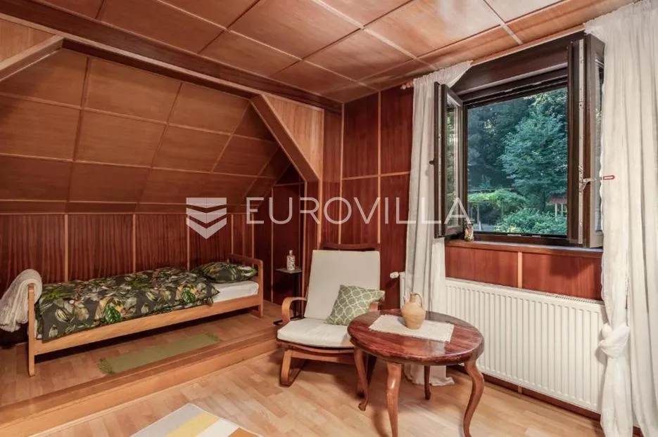 gorski kotar, brod na kupi, kompletno uređena kuća 250 m², jacuzzi, garaža - slika 16