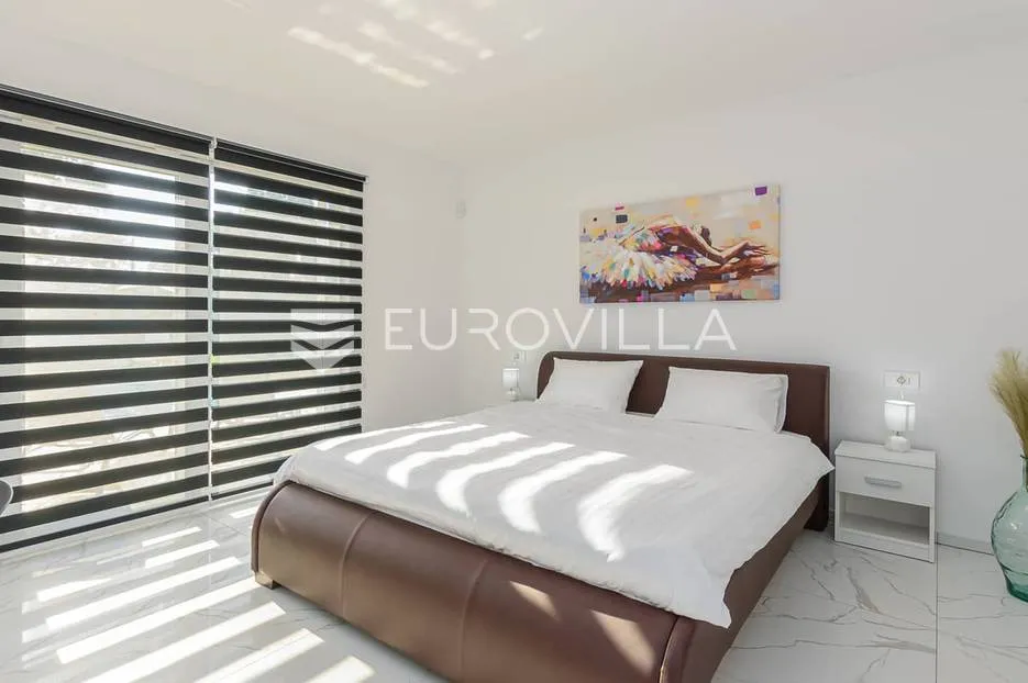istra, juršići - prekrasna i moderna kuća 243 m2, bazen 40 m2, jacuzzi - slika 14