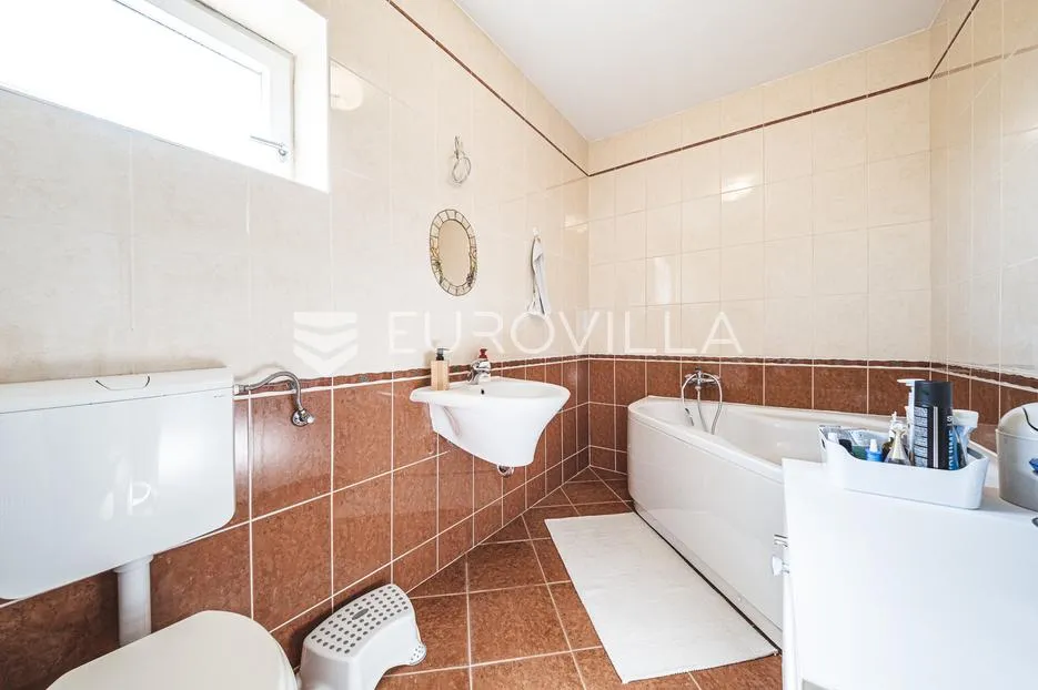 zagreb, gornji bukovac, prekrasan četverosoban stan s garažom, parking, 144 m² - slika 16