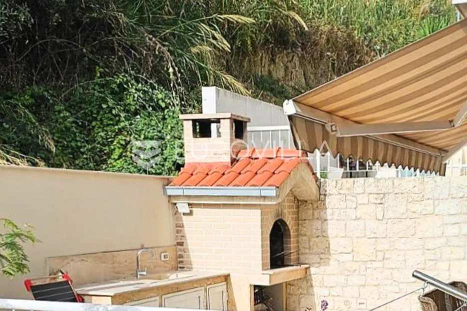 split, žnjan, dvosoban stan prvi red uz more - slika 10