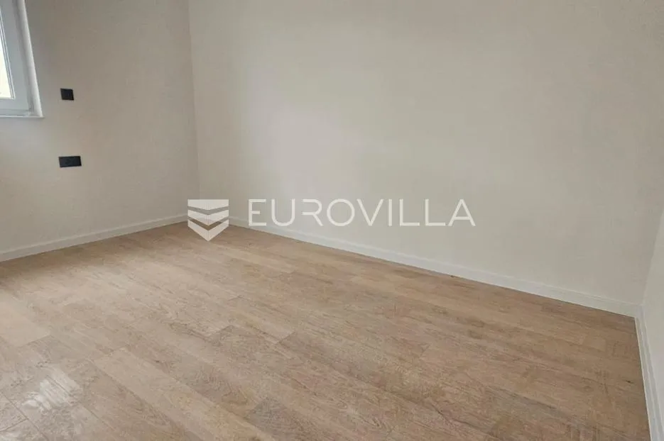 kaštel stari luksuzan stan 102,1 m² s velikom terasom - slika 8