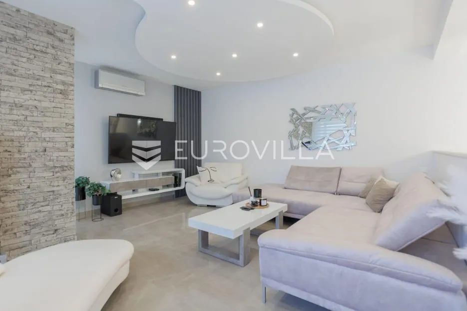 podstrana, strožanac, prekrasan dvoetažan penthouse - slika 4