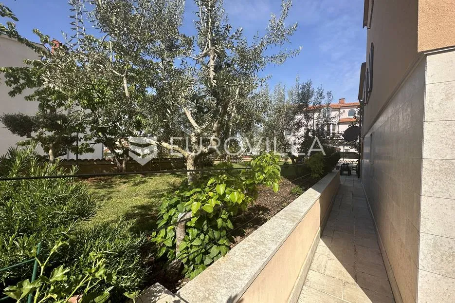 štinjan, prekrasna kuća u nizu s vrtom i pogledom more 300 m² - slika 6