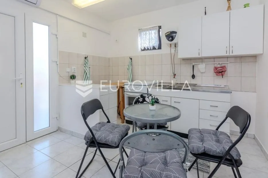 vir, apartmanska kuća s 3 jedinice, velikom okućnicom i potencijalom za bazen blizu centra - slika 40