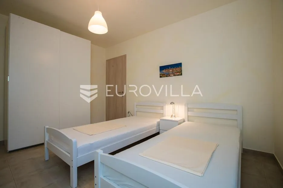 rab, barbat, dvosoban stan 200 m od mora 93 m² - slika 9