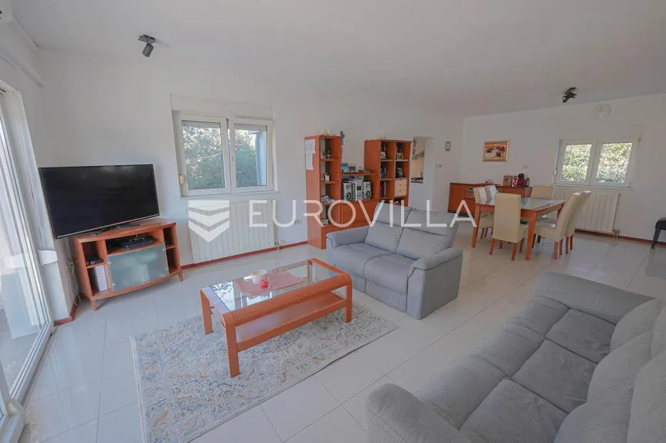 zadar, bokanjac, prostrana kuća površine 376 m² s velikim potencijalom - slika 9