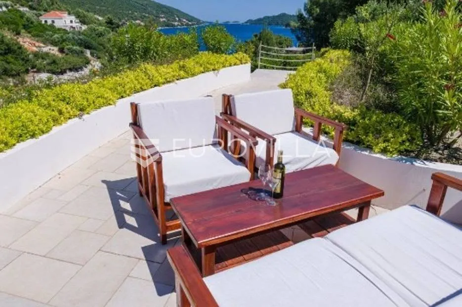 korčula, atraktivna vila prvi red do mora - slika 19