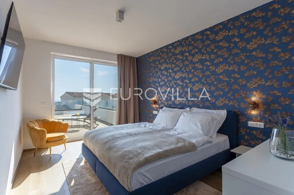 rovinj, ekskluzivna vila s bazenom i panoramskim pogledom na more - slika 14