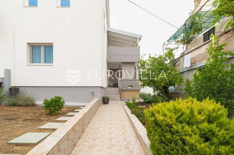 otok ugljan, preko, lijepa kuća s tri stana i pogledom na more - slika 76