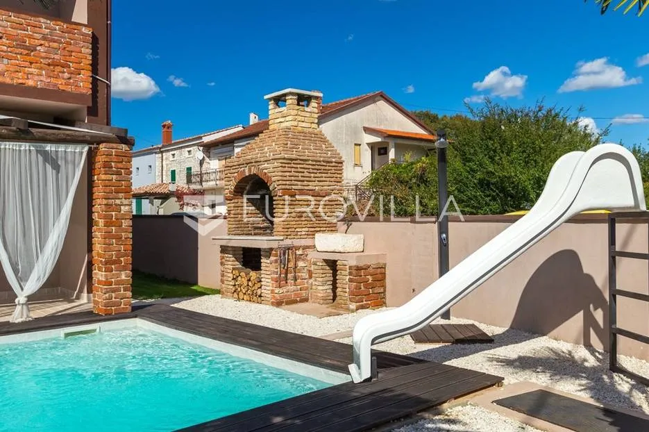 barban okolica, luksuzna vila 250 m² s sređenim vrtom, bazenom, hidromasažnom kadom i saunom - slika 5