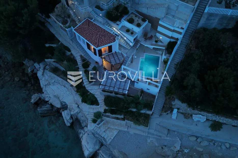 omiš, stanići, eskluzivna vila prvi red uz more - slika 24