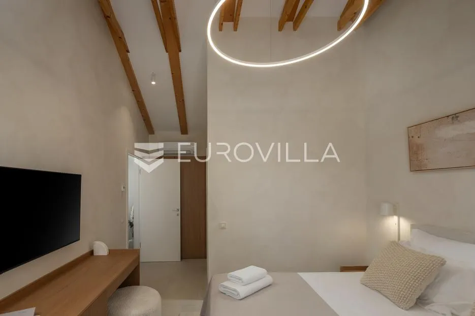 istra, labin, vrhunska moderna villa "e", grijani bazen 48 m², 2642 m² uređene okućnice - slika 31