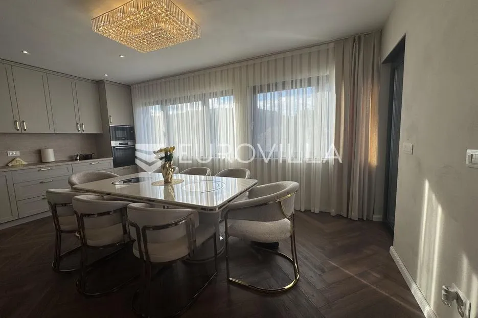 istra, rovinj, luksuzni stan 130m2 s 4 spavaće sobe na 2. katu novogradnje - najam do 1.6. - slika 7