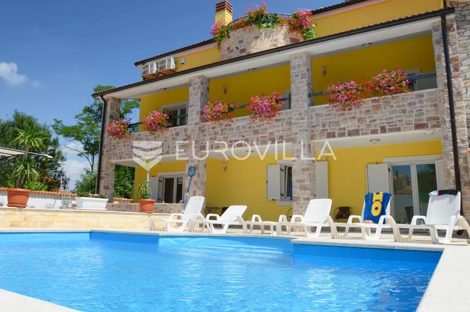 istra, okolica višnjana, apartmanska kuća 500 m² s bazenom i 4 stambene jedinice - slika 3