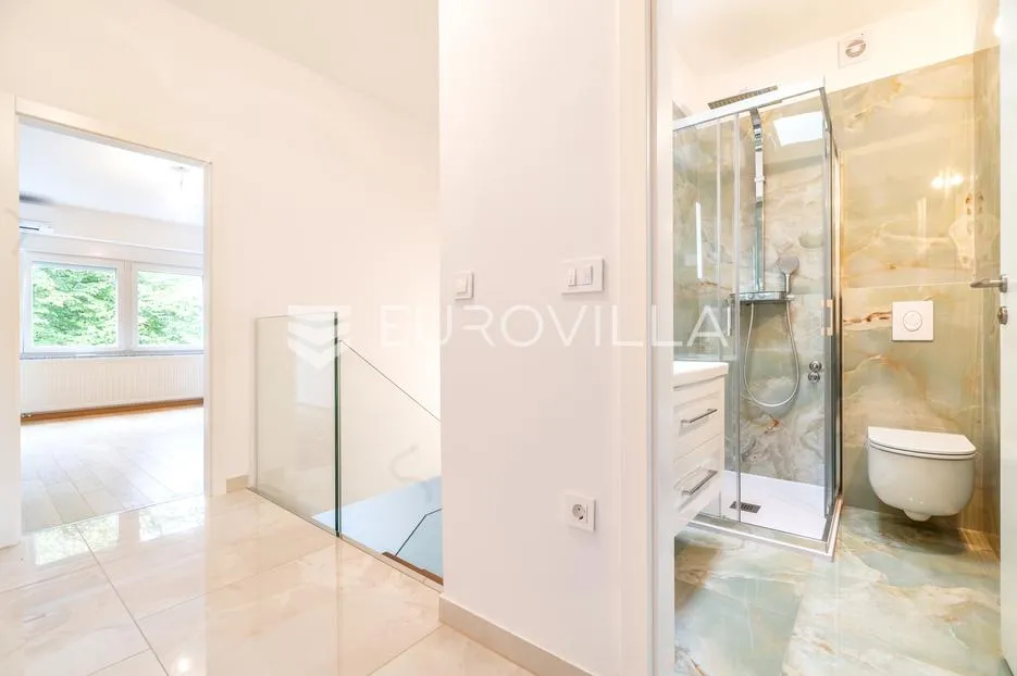 zagreb, maksimir, novouređena trosobna kuća 120 m² s garažom i vrtom - slika 7