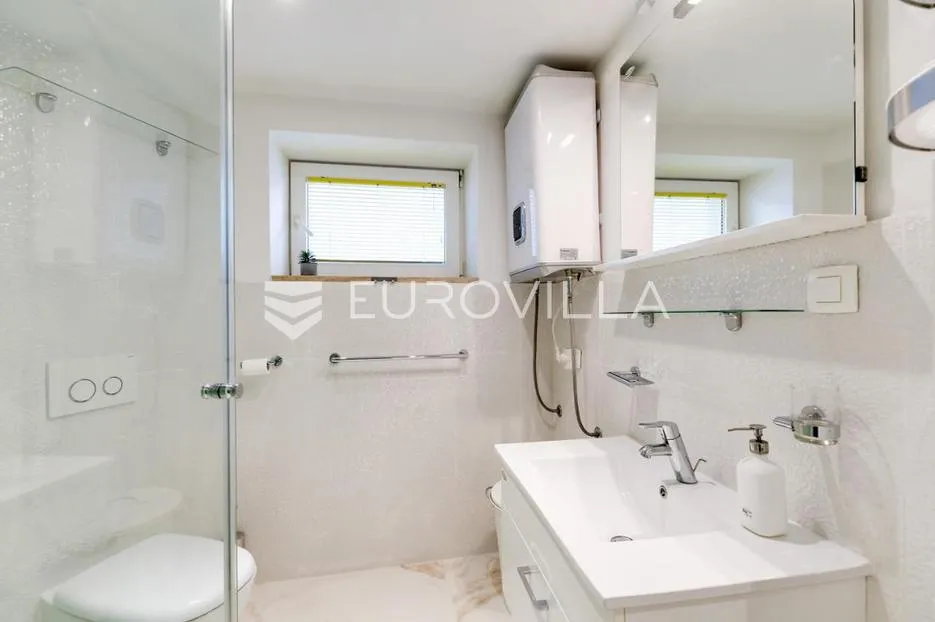 istra, rovinj, simpatičan jednosoban stan 35m2 u prizemlju zgrade u centru grada - slika 6