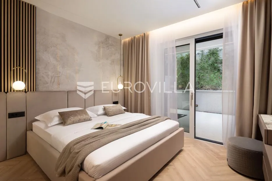 opatija, luksuzan četverosoban stan s privatnim bazenom 220,92 m² - slika 40