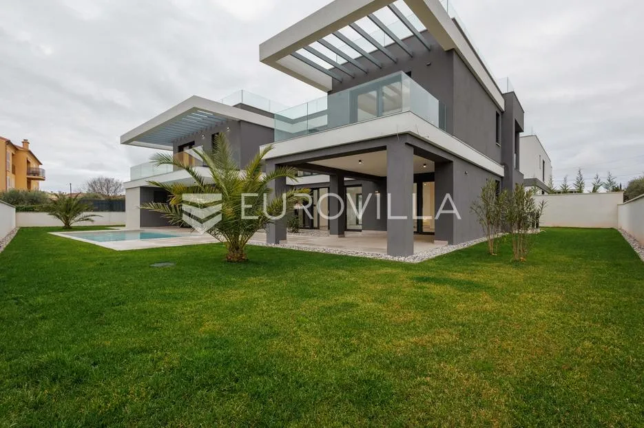 istra, pomer, unikatna, moderna villa 20 m od mora 417 m² - slika 2