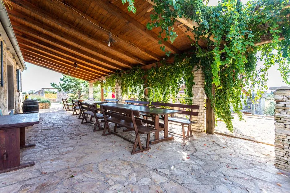 hvar, veliko lijepo imanje s tri kuće na parceli od 32500 m2 - slika 16