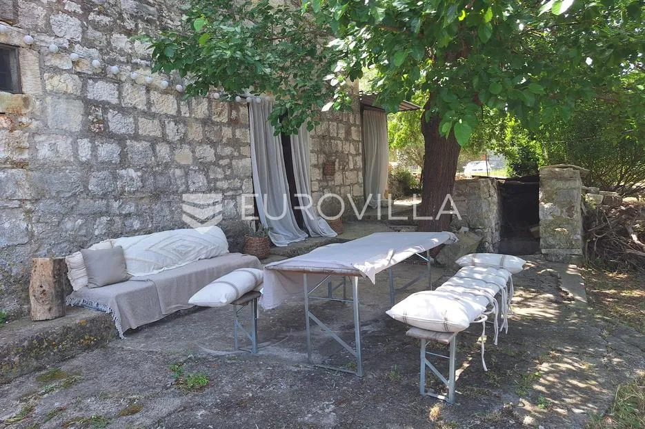 vis, marinje zemlje, samostojeća kamena kuća - slika 15