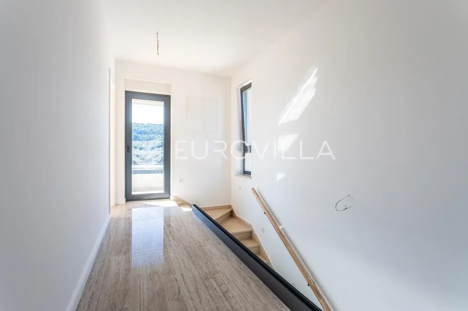 otok murter, betina, prekrasna villa s bazenom - slika 19