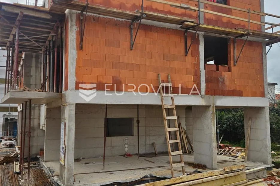 kaštela dvoetažni penthouse od 159 m² na 200 m od mora s pogledom s garažom za dva automobila - slika 4