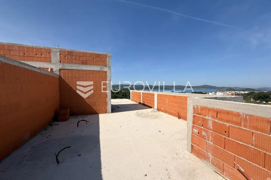 zadar, turanj, troetažni luksuzni stan s krovnom terasom, pogledom na more i neto površine 139,89 - slika 10